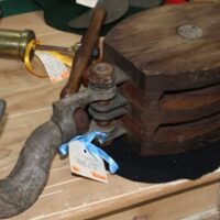 C1920's Shackle